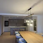 Apartment Cozy With And Mountain View
